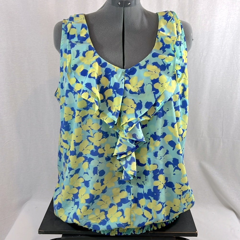 Lane Bryant Sz 24 Sleeveless Floral Blouse V-neck w ruffles on front